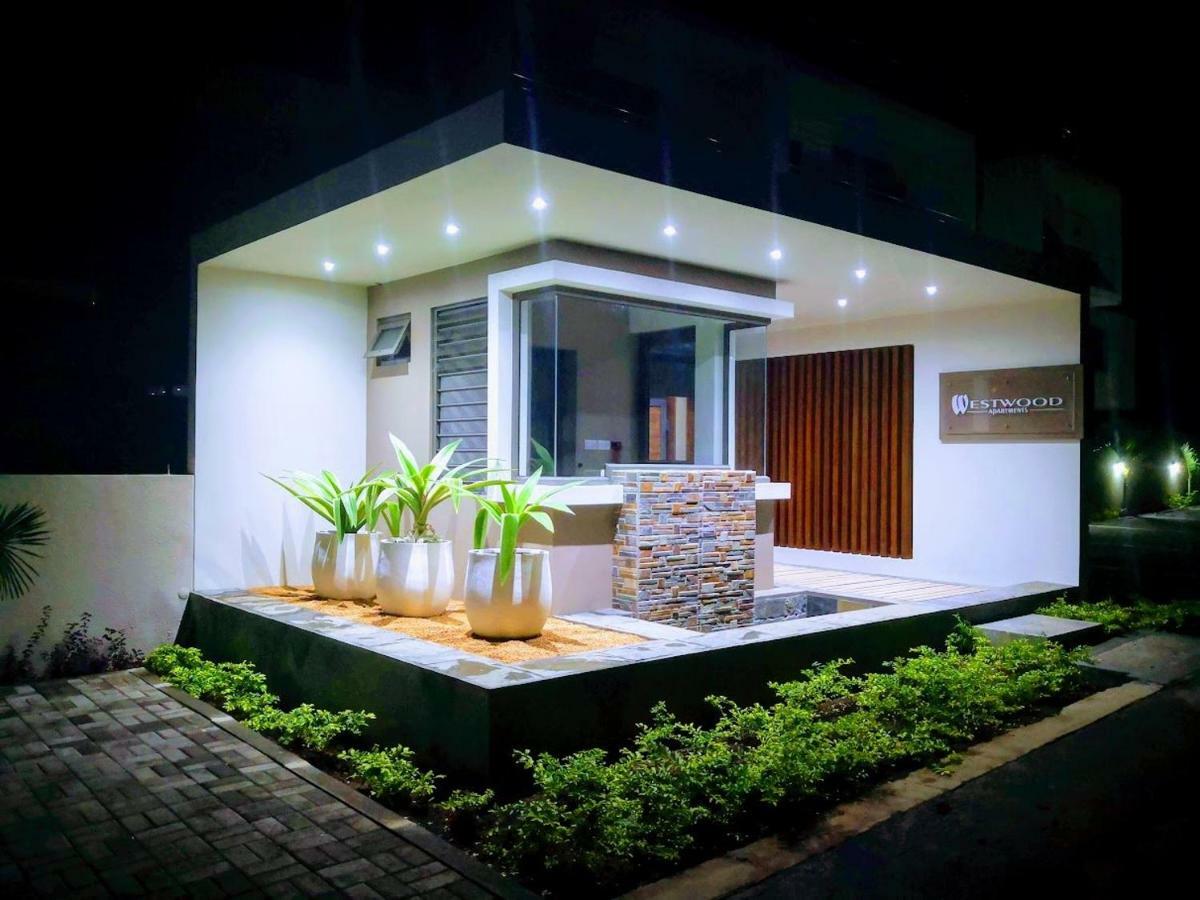 Apartment West Wood Apartment: Poolside Retreat Near Flic en Flac